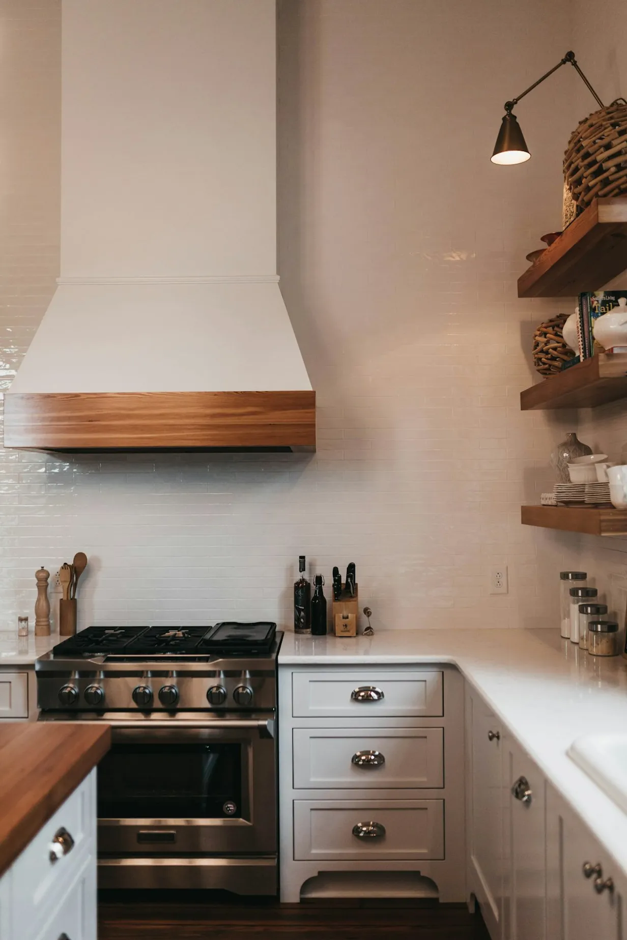 Incorporating Vintage Elements into Modern InteriorsIllustration